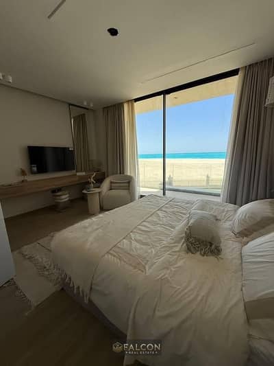 للبيع على البحر في قلب مارينا العلمين شاليه متشطب بالكامل بمقدم 395 الف تقسيط بجوار Rixos  دقايق من مارسيليا و هاسيندا باي الساحل الشمالي