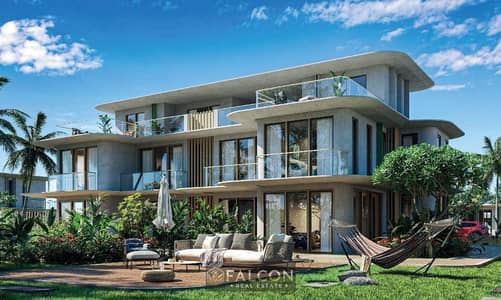 Chalet for sale in Marseilia Beach 4—prime location, featuring two bedrooms and two bathrooms, situated directly facing the pool.