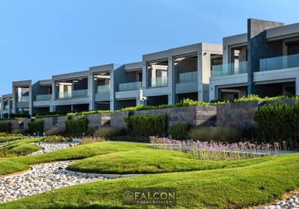 Chalet available at the cash price—ready for immediate handover—featuring ultra-modern, full finishing and a prime first-row location facing the sea a