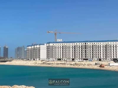 للبيع شقه استلام فوري بمقدم 820 الف متشطب بالكامل بالعلمين الجديده في الحي اللاتيني في الساحل الشمالي