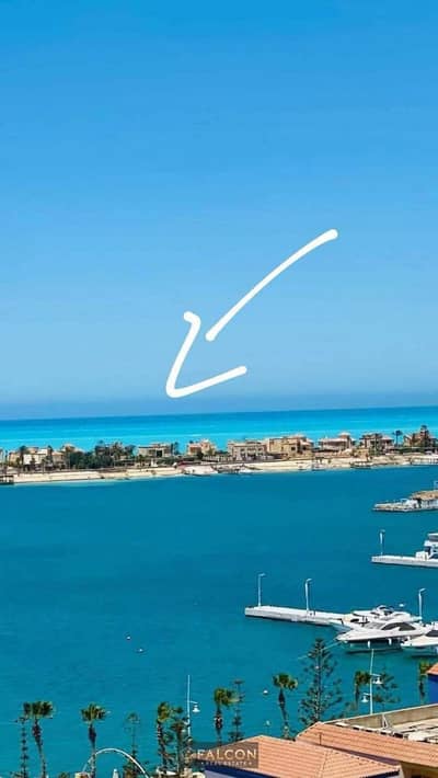 For sale: Chalet with a sea view, 425,000 down payment + installments over 10 years. Prime location in Marina 5, The Island, and the Ministers' Tongue