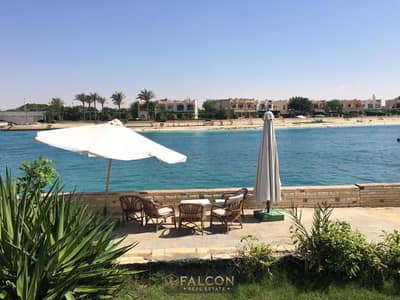 للبيع شاليه علي البحيره مباشره بمقدم 700 الف في مارينا 8 الساحل الشمالي بالعلمين الجديده