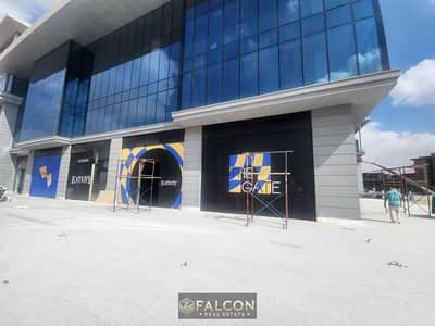 VIP shop for sale, ground floor (immediate occupancy), prime location in the heart of Fifth Settlement, directly on 90th Street in Golden Gate.