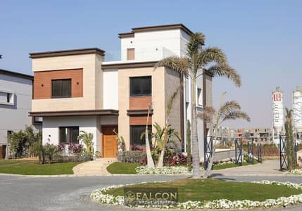 For quick sale 7 rooms double view villa with special discount for cash in the most distinguished location in New Cairo Azzar Compound