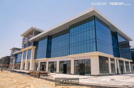 استلم فوري محل تجاري Retail جاهز للتشغيل دايركت علي الواجهه الرئيسيه علي التسعين الجنوبي بالتجمع الخامس في جولدن جيت موول Golden Gate Mall