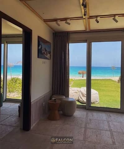 فيو خيالي في موقع مميز خطوات من البحر شاليه كامل التشطيب للبيع بالتقسيط في رملة الساحل الشمالي راس الحكمة بجوار لافيستا و فوكا باي