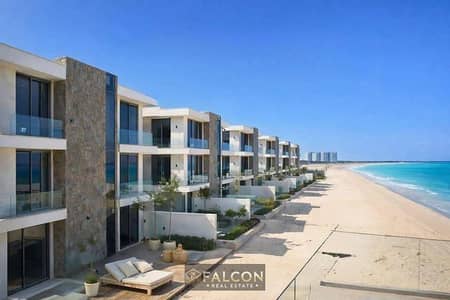 شاليه  فندقي خاص VIP  في مارينا صف اول ع البحر  قسط علي 10 سنين SERVICE APARTMENT