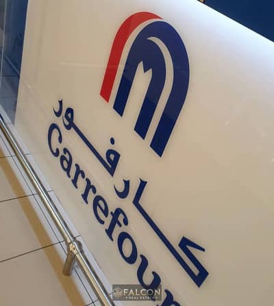 A licensed commercial unit with direct frontage on the Suez Road, suitable for various uses and featuring VIP-standard amenities.