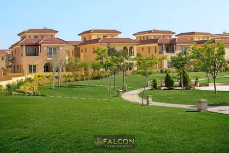 with 18% Discount Recieve immediately a Ready To Move Town House Villa Direct on Main 90's Street in Hyde Park New Cairo , 5th Settlement