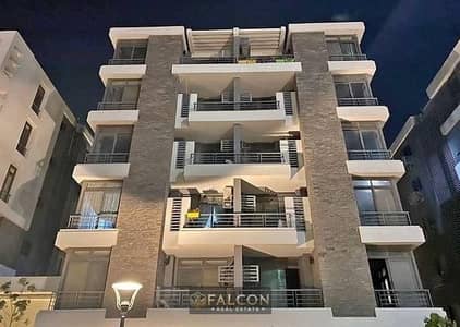 بخصم 50% امتلك شقه  في كمبوند تاج سيتي Taj City دايركت علي طريق السويس و دقايق من المطار او قسط لحد 12 سنه