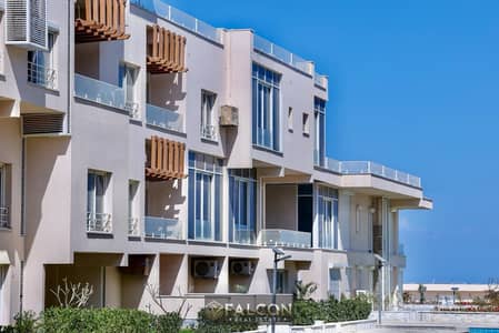 بخصم 25% امتلك شاليه متشطب بالكامل HighEnd صف اول علي اللاجون في قلب مثلث راس الحكمه في دايريكشن وايت - Direction White Ras ElHekma