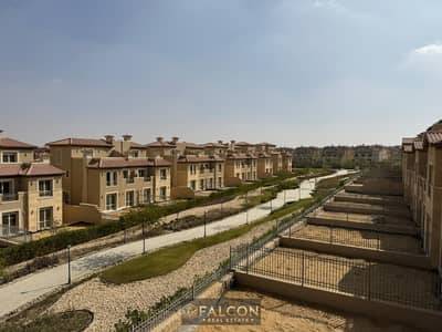 بخصم 22.5% استلم فوري فيلا تاونهاوس متشطبه بالكامل و جاهزه للمعيشه و الاستلام الفوري بجوار مسجد الفتاح العليم في مدخل العاصمه الاداريه في لافيستا سيتي
