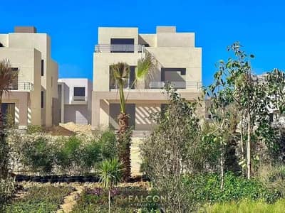 تاون هاوس فيلا كورنر جاهز للمعاينه 235م فيو مفتوح لاندسكيب patio town la vista بجوار mivida & hyde park & mountain view new cairo