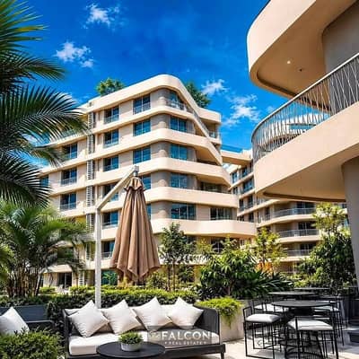 Ready-to-view apartment in Bloomfields, Mostakbal City (Green Square), opposite Madinaty gates. 150 sq m, 3 bedrooms, with a down payment of 379,200 E