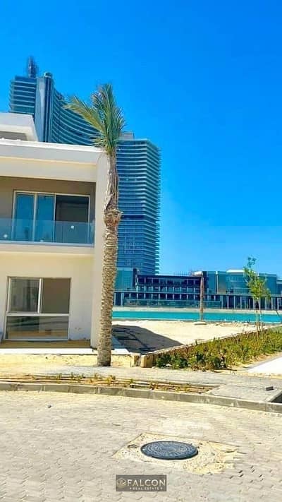 شاليه 100 متر غرفتين جاهز للمعاينه والاستلام في مزارين العلمين الجديده , ع البحيره دايركت , فيو كاشف البحر من جميع الغرف ( دايركت ع ابراج العلمين ) با