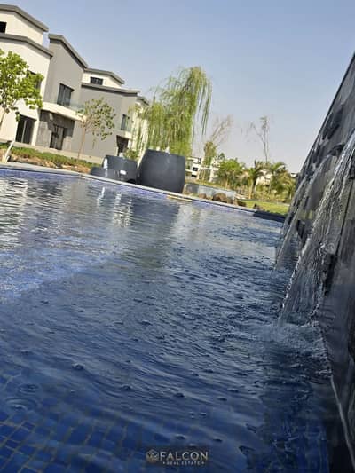 Installment plan available in the First Settlement, a prime location in Creek Town Compound, directly opposite Al Rehab gates. A 190 sqm penthouse (3