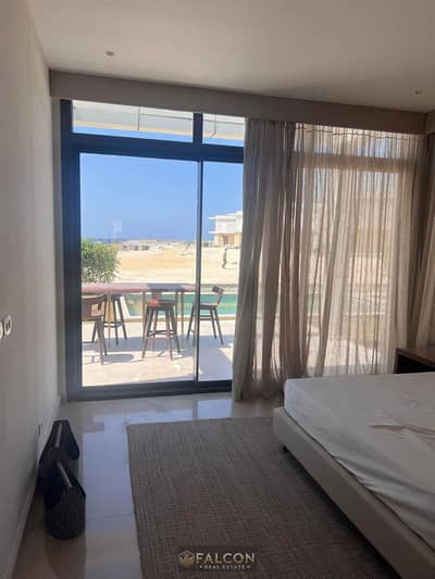 باقل سعر قلب سيدي حنيش بجوار مرسي باغوش في سيلفر ساندس Silver Sands ( بدون دفعات ) علي خليج الماظه باي شاليه متشطب بالتكييفات + مطبخ