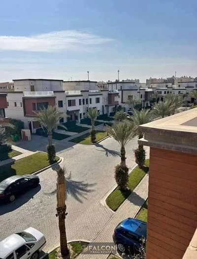 بخصم 40% امتلك فيلا تاون هاوس ارخص من شقه بجوار الدائري الاوسطي و طريق السخنه في قلب التجمع السادس في Azzar New Cairo