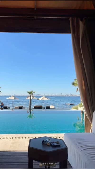 في قلب البحر شاليه متشطب vip  فيو خيالي باورامي علي البحر في اميز لوكيشن في القريه شاليه استثمار مضمون طوال السنه بعائد لايقل عن 70الف