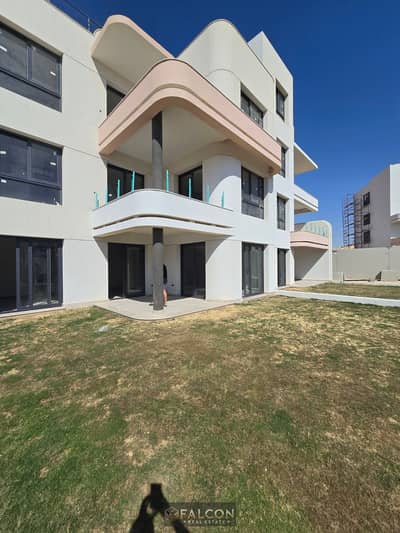 Chalet for sale, fully finished with air conditioning, 3 -master bedrooms, with a panoramic sea view and crystal lagoon, with a low down payment