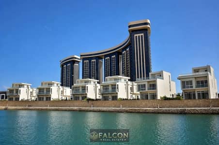 فيلا كورنر 5 غرف صف اول تشطيب كامل امام ابراج العلمين و خطوات للبحر دقايق من مراسي و Hacienda Bay
