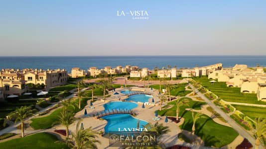 شاليه للبيع (sea vie) استلام فورى بتشطيب high end بفيو خيالى على البحر واللاجون فى لافيستا جاردنز_ بجوار لافيستا 6 ولافيستا راى وبلو بلو والمونت جلاله