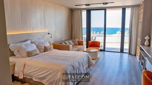 شاليه عايم ع البحر بإطلالة Triple View هتسمع صوت البحر من الشاليه تشطيب ultra luxury واستلام فوري وتقسيط علي اطول عدد سنوات بدون ضغط