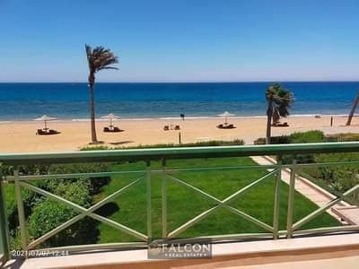 استلم فورا شاليه صف اول على البحر بتشطيب ultra luxury للبيع فى قريه لافيستا جاردنز la vista gardens العين السخنه بجوار بورتو السخنه ولافيتسا توباز
