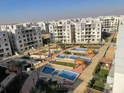 Apartment for sale 3 bedrooms ready to move fully finished overlooking central park and Pools in Jayd Compound opposite the Eastern Market in Rehab