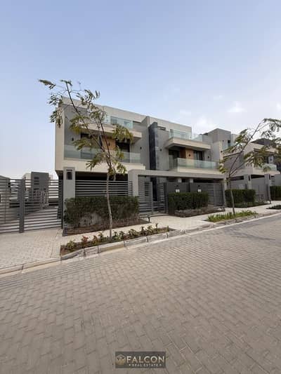 Pay 3 million + 10-year installments and move in now!! Turnkey townhouse, VIP, open to the park, minutes from 90th Street, LaVista City, New Administr