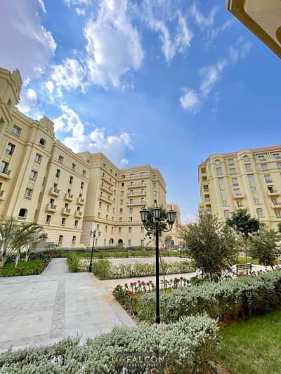 شقه لقطه استلام فوري بتشطيب High end للبيع امام البرج الايقونى و على بعد دقايق من الجامعه الامريكيه بـ نيو جاردن سيتي New Garden City