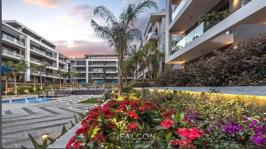 With La Vista Patio Shorouk, a corner apartment on a typical floor with installments remaining.
