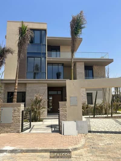 Ready-to-move standalone villa with a private garden and high privacy, prime location in Sheikh Zayed, just minutes from Sphinx Airport.