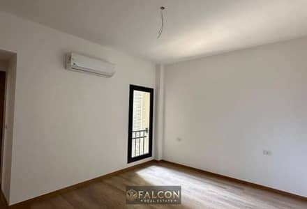 Apartment ready for viewing in the heart of Shorouk, opposite Open Air Mall, Madinaty, on the Suez Road, installment plan available.