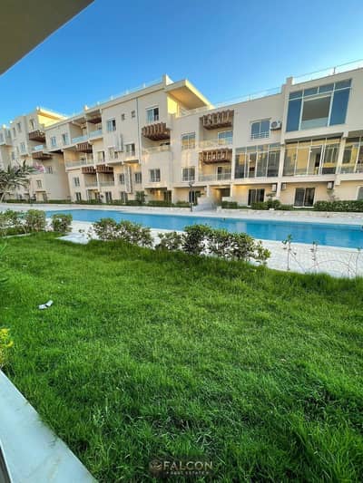 شاليه 100% Sea view جاهز للمعاينة بـ تشطيب High end للبيع بأقساط 8 سنين بجوار مطار العلمين و طريق الفوكا بـ قريه دايركشن وايت Direction white
