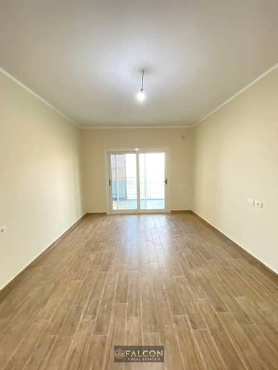 With a down payment of 700,000, a fully finished apartment with hotel-style finishes in the heart of Al Shorouk, next to Open Air Madinaty, installmen