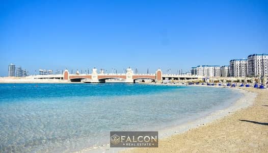 بفيو خيالي مفتوح شاليه  في مزارين متشطب للبيع استلام قريب دقائق من الابراج و الحي اللاتيني و بالقرب من مراسي و هاسيندا و مارسيليا و بلايا