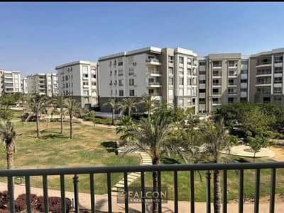 بفيو مفتوح علي park شقه للبيع بالتقسيط علي 10 سنين هايد بارك بجوار ميفيدا و دقائق من ماونتن فيو و بالم هيلز و بالقرب من القرنفل و البنفسج و مدينتي