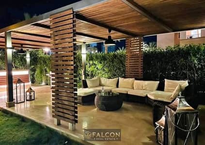 بخصم 50% فيلا 239م بفيو مفتوح علي club للبيع بالتقسيط علي 12 سنه بالقرب من مدينتي  و البروج و الباتيو لافيستا و بالقرب من طريق السويس