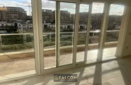 شقة للبيع ( 2 عرفة + 2 حمام )  بالقرب من الحي الدبلوماسي