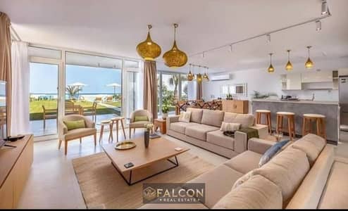 Chalet for sale directly on the sea on the northern coast, minutes away, in the village of Marassi Sidi Abdel Rahman
