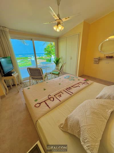 50m² chalet with luxurious finishing, air conditioning, and natural gas for sale in Ain Sokhna on the Suez Road, with the best sandy beach