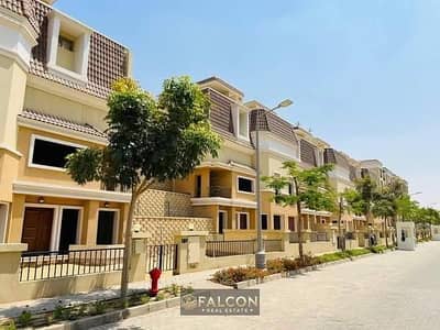 A 239m² villa with 5 bedrooms is for sale at an excellent discount price in Sarai Compound, directly on the Suez Road next to Madinaty.