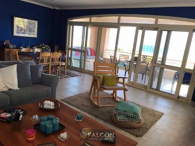Take immediate delivery of a high-end finished, 3-bedroom unit by the sea at La Vista Bay, North Coast, with a 20% discount.