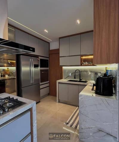 3-bedroom in a prime location, delivery in 6 months, located in Creek Town Compound—opposite Al Rehab, on Suez Road.