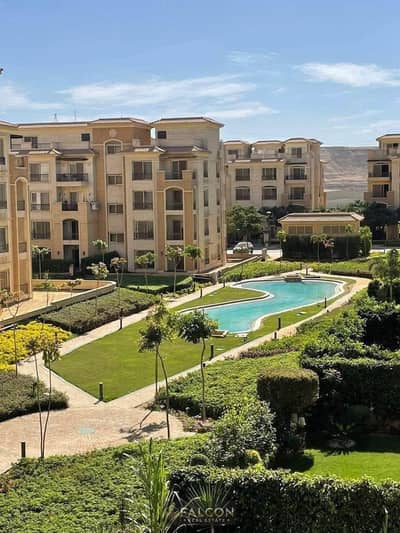 Ready-to-move-in apartment with a view of lagoons and landscape, unobstructed sea view, 220 sq m in Stone Residence Compound - New Cairo