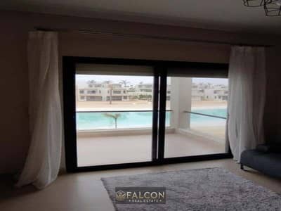 شاليه كورنر ع اللاجون في ازها الساحل الشمالي متشطب بالتكيفات والمطبخ