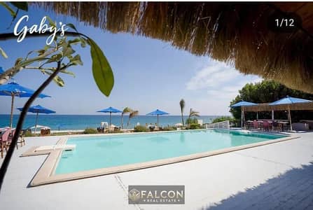 Fully finished chalet (on the sea), ready for immediate occupancy, for sale in Jabal Village in Ain Sokhna, near Porto Sokhna, with a private sandy be