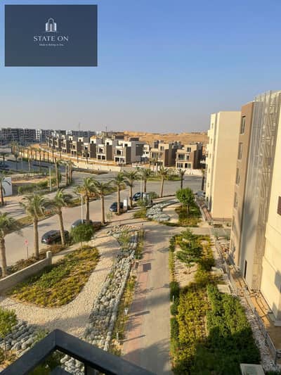 شقة للايجار بسعر مغرى بالتكيفات والمطبخ فى كمبوند بالم هيلز جاهزة على السكن فورا ( تشطيب فاخر )