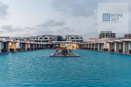 للبيع شاليه دور تاني برووف دابل فيو (lagoon + sea) متشطب بالكامل بمقدم وقسط علي 8 سنين في دايركشن وايت راس الحكمة dirction white